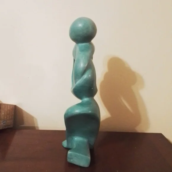 Statuette - Picture 3 of 4